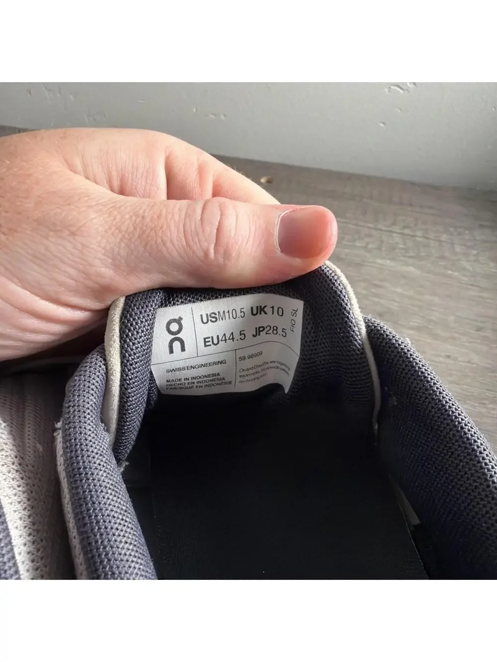 On Cloud 5 Running Shoes Mens Size 10.5 Gray White Lightweight Sneakers Cushion - Picture 4 of 5